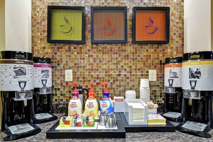Hampton Inn & Suites Peoria at Grand Prairie IL