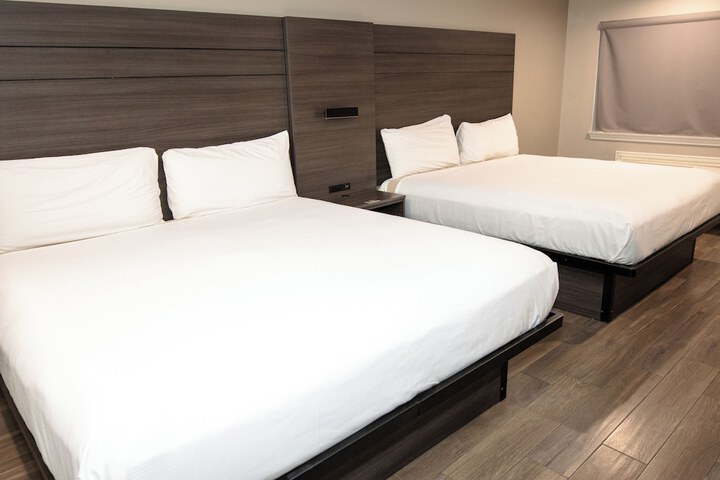 Room 33 of 51