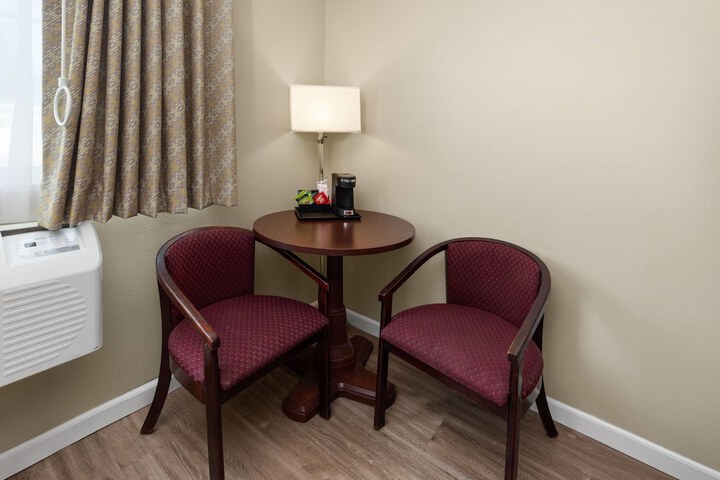 Days Inn by Wyndham Mountain Home