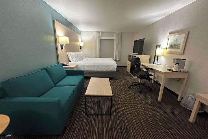 Room 10 of 21