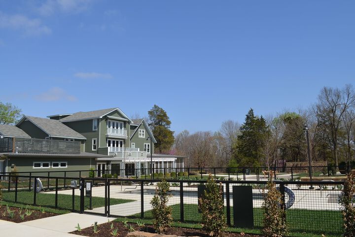 Stonebreaker Hotel
