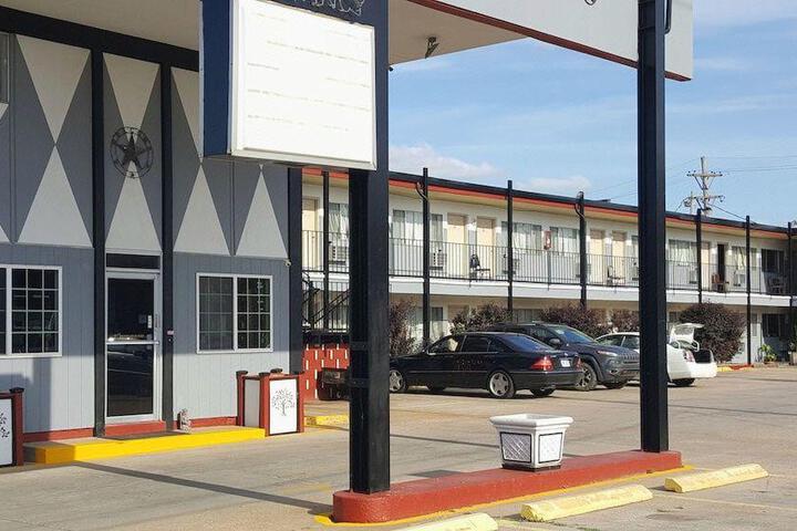 Sky-Palace Inn & Suites Hutchinson