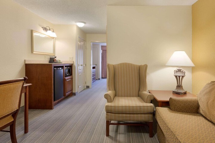 Room 11 of 17
