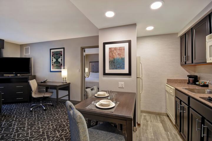 Homewood Suites by Hilton Edgewater
