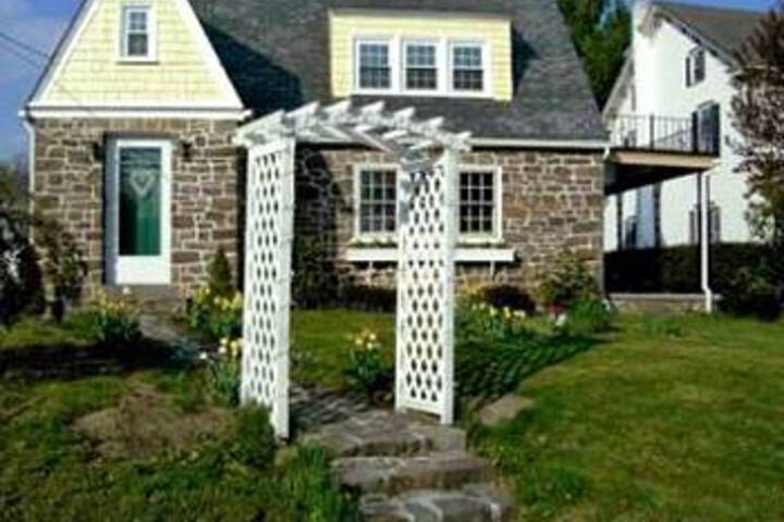 Artists Inn & Gallery
