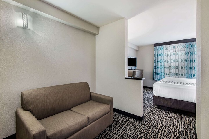 La Quinta Inn by Wyndham West Long Branch / NJ Shore Area