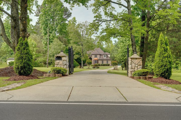 Luxury Estate: Game Room & Pickleball Court