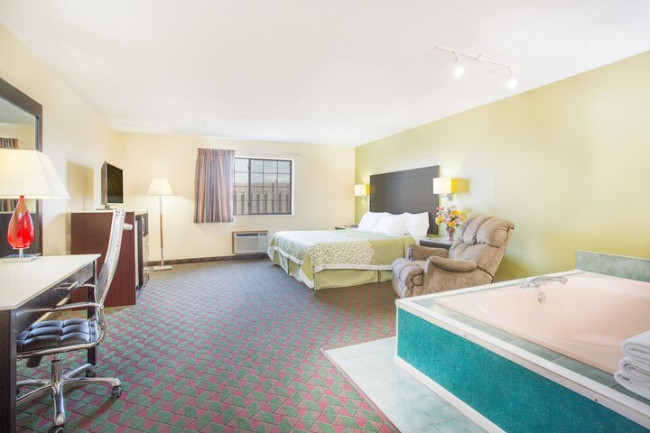 Room 33 of 40