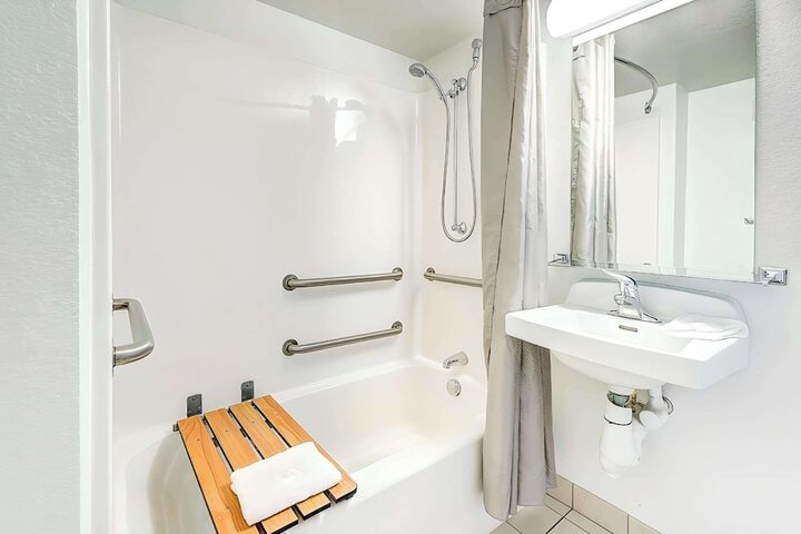 Room 11 of 20