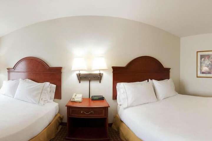 Room 27 of 46