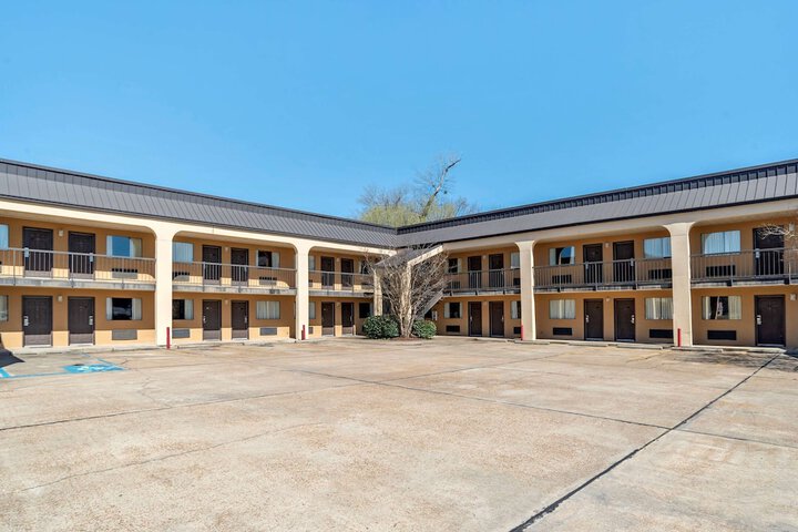 Hotel 6 of 33