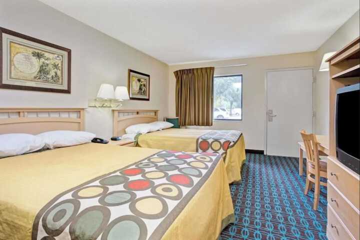 Room 6 of 7