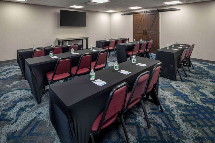 Hampton Inn Long Island / Commack