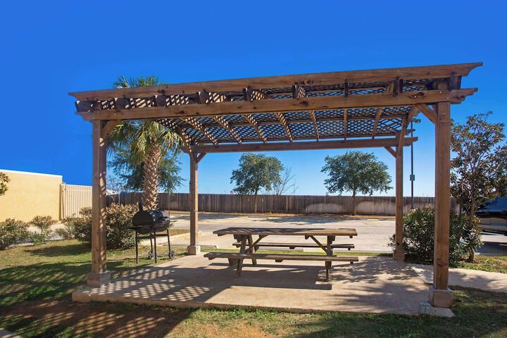 La Quinta Inn & Suites by Wyndham Pearsall