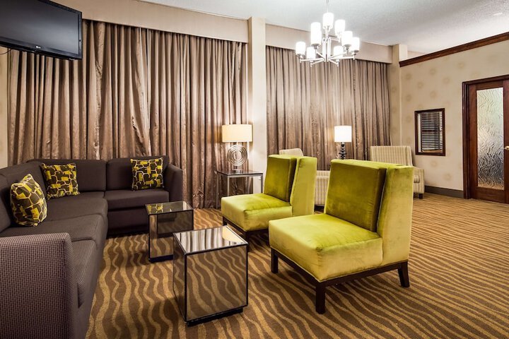 Best Western Plus Richmond Airport Hotel