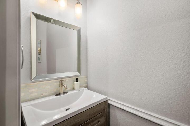 Upscale 4BR Cypress Home w Pool Hot Tub, Theater, Sleeps 20