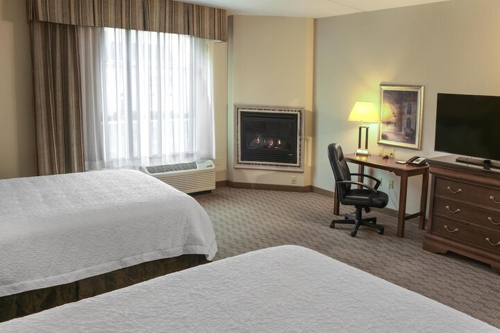Hampton Inn & Suites Youngstown-Canfield