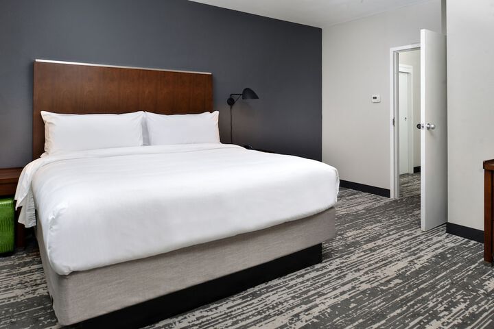 Room 6 of 25