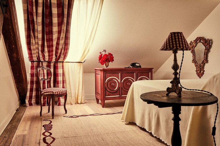 Room 90 of 151