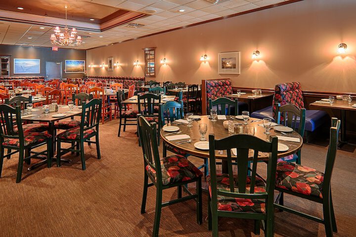 Dining 52 of 56