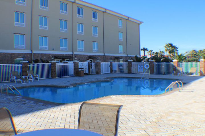Holiday Inn Express & Suites Gonzales by IHG
