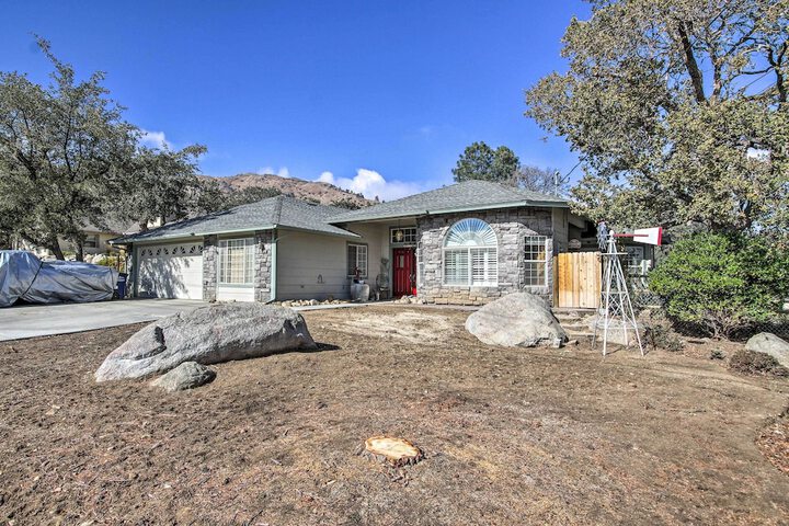 Welcoming Tehachapi Home w / Deck & Grill!