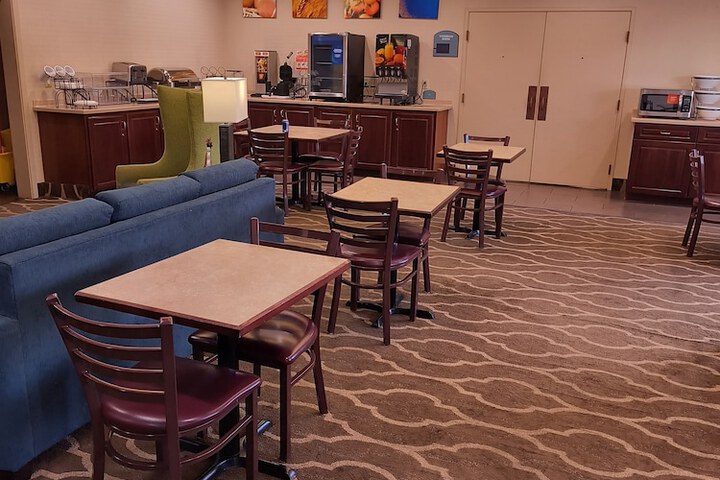 Comfort Inn & Suites Dayville - Killingly Industrial Park