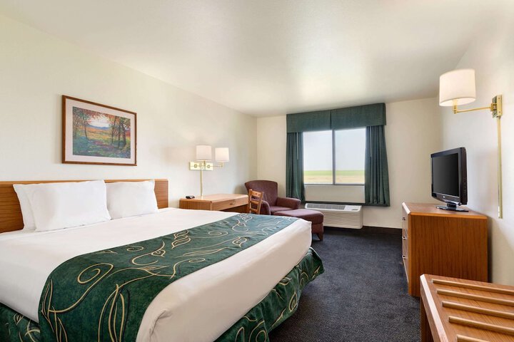 Room 10 of 16