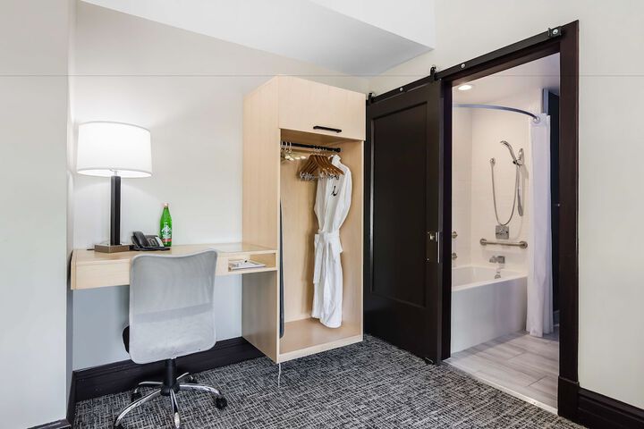 Room 41 of 68