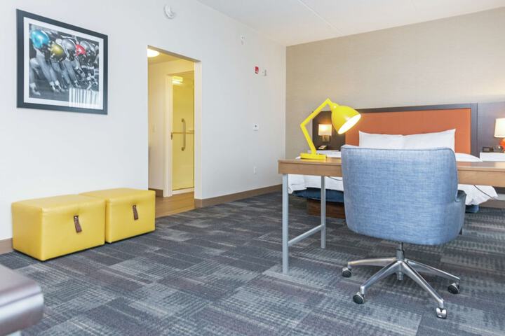 Hampton Inn & Suites Morgantown / University Town Centre