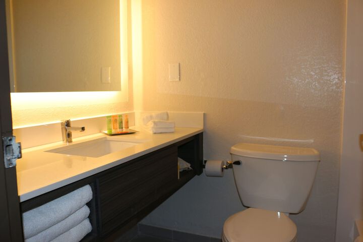Room 28 of 38
