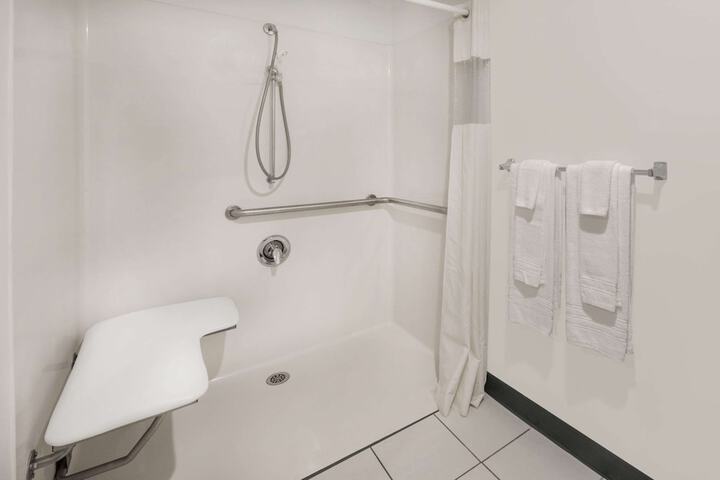 Room 6 of 32