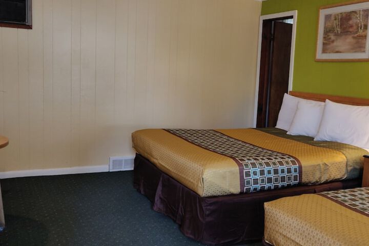 Pinebrook Motel