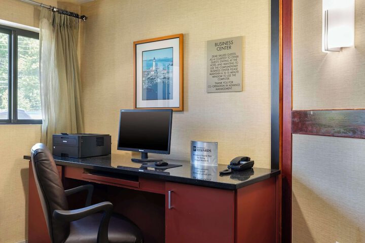 Business Center 33 of 33