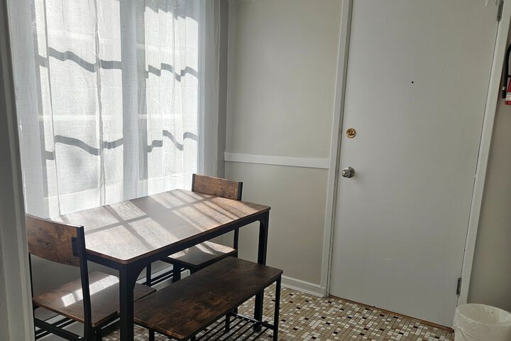 Room 33 of 43