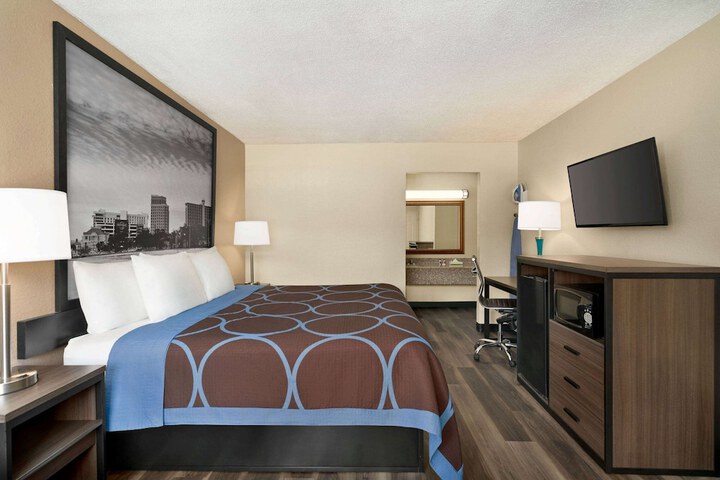 Room 28 of 54