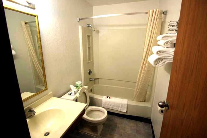 Room 9 of 30