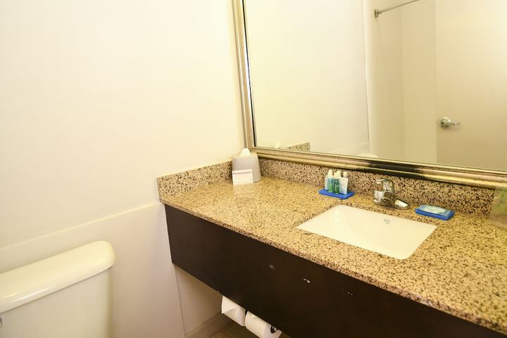 Room 40 of 126