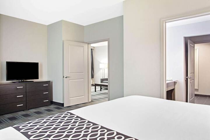 Room 25 of 39