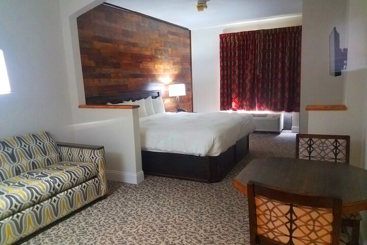 Room 7 of 33