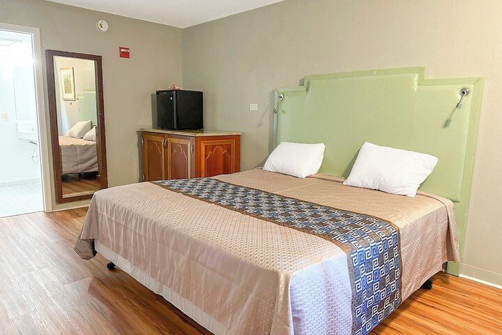 Room 40 of 67
