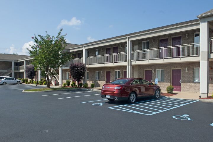 Hotel 5 of 70