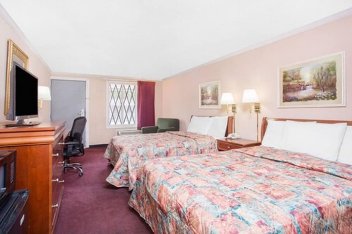 Room 6 of 14