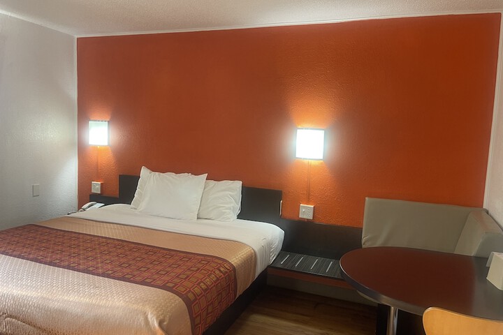 Room 12 of 30