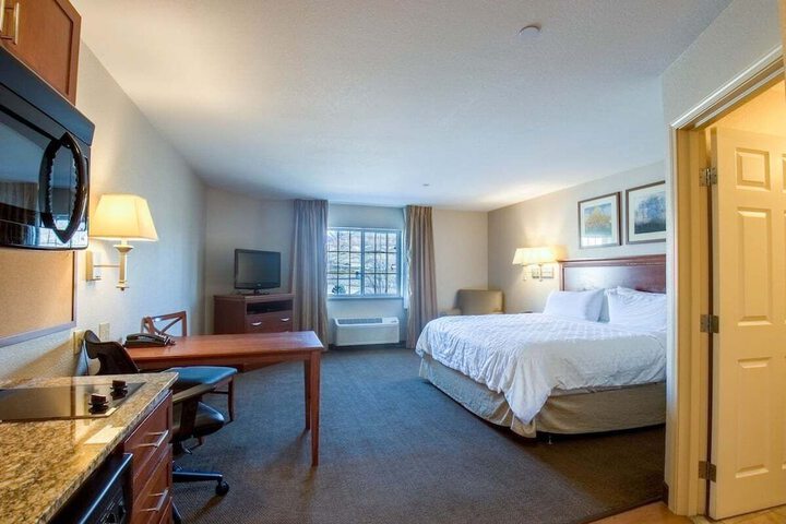 Room 16 of 36