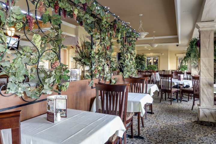 Monte Carlo Inn - Brampton Suites
