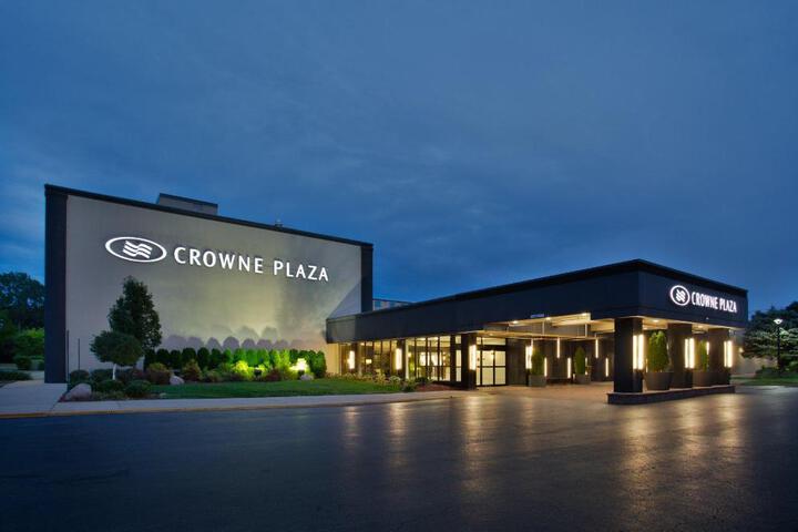 Crowne Plaza Chicago-Northbrook by IHG