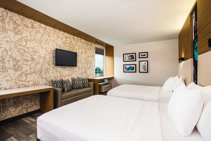 Room 14 of 32