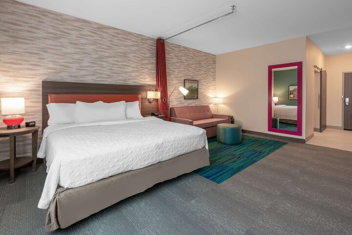 Room 13 of 38