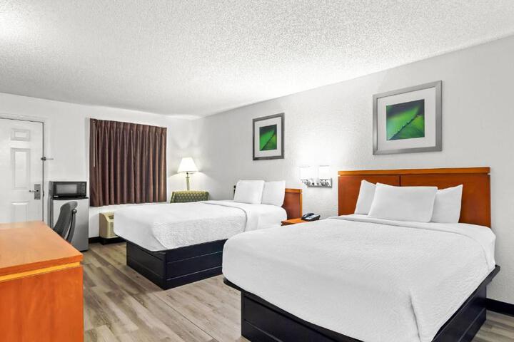 Travelodge Suites by Wyndham MacClenny